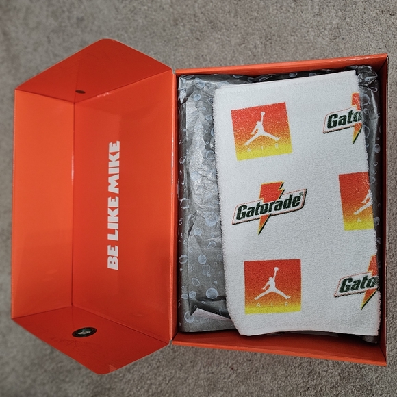 Jordan 11 Gatorade Green - Picture 10 of 15